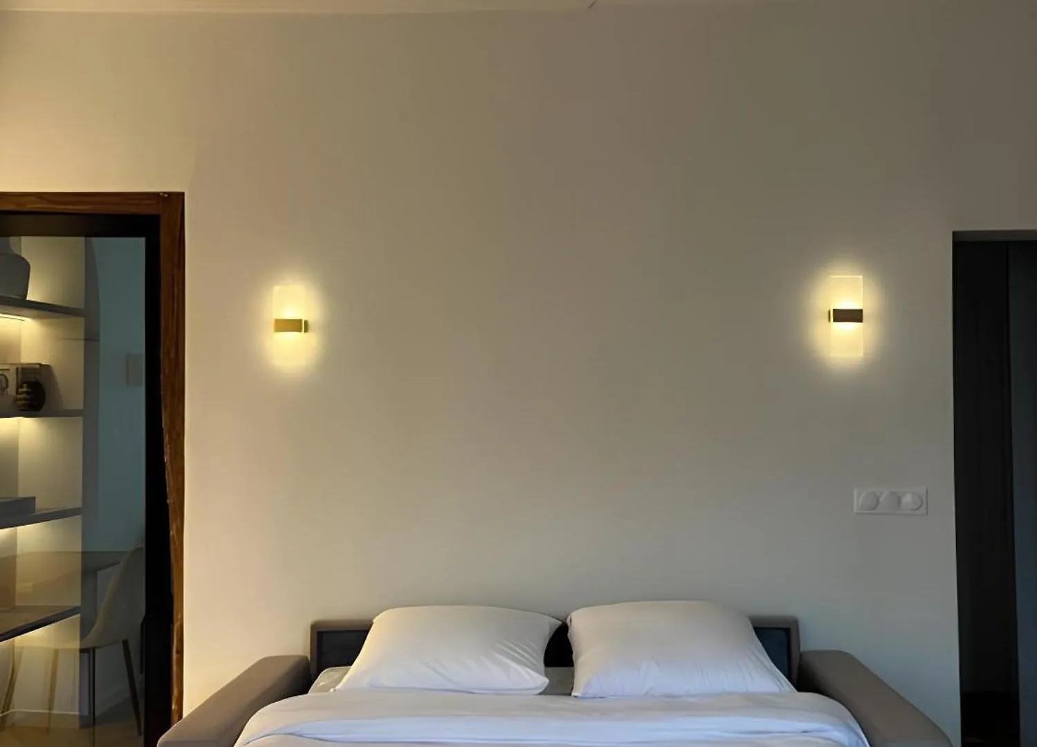 Stunning Architect-Designed Parisian Flat Lägenhet