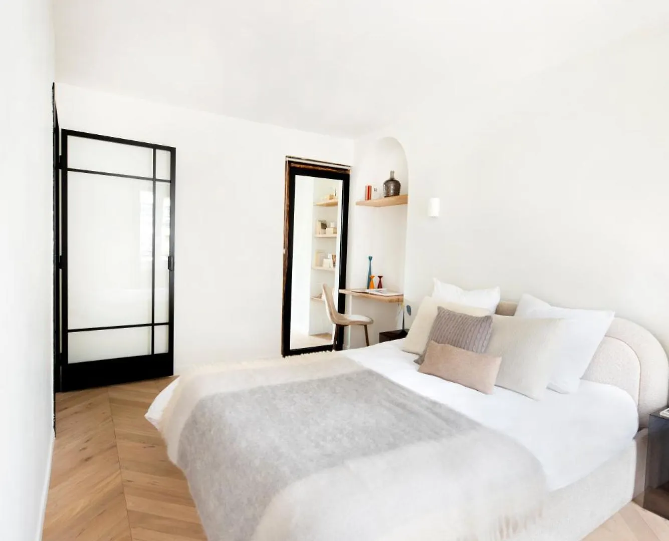 Stunning Architect-Designed Parisian Flat Lägenhet