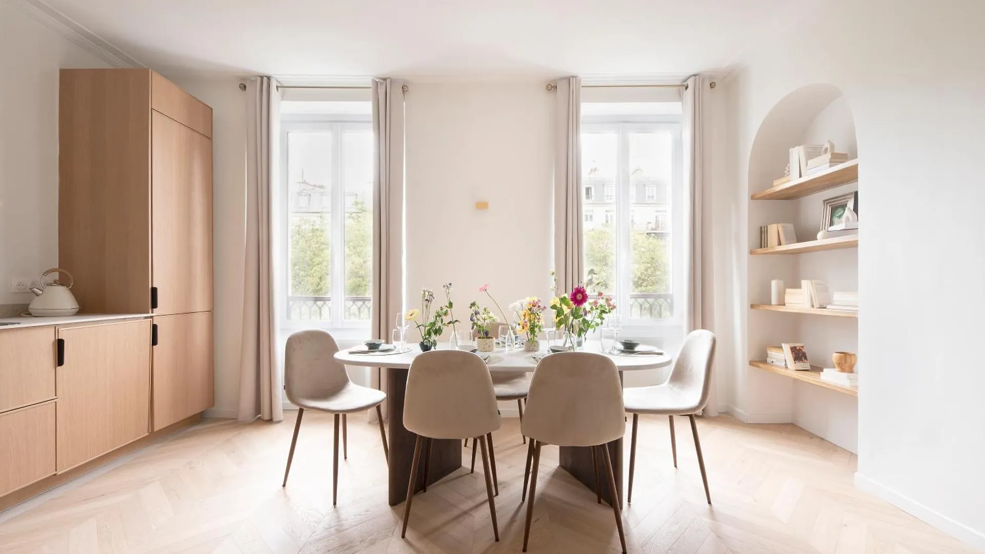 Stunning Architect-Designed Parisian Flat Lägenhet